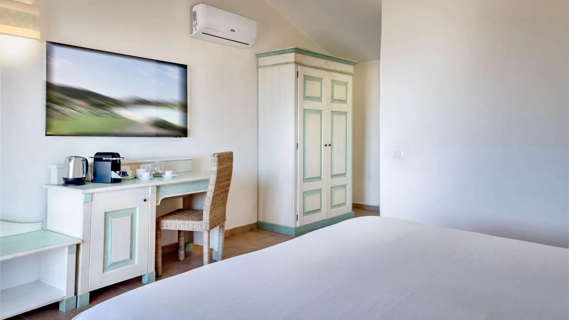 Hotel Veridia Resort Sardinia, A Member Of Radisson Individuals (Adults Only) Chia