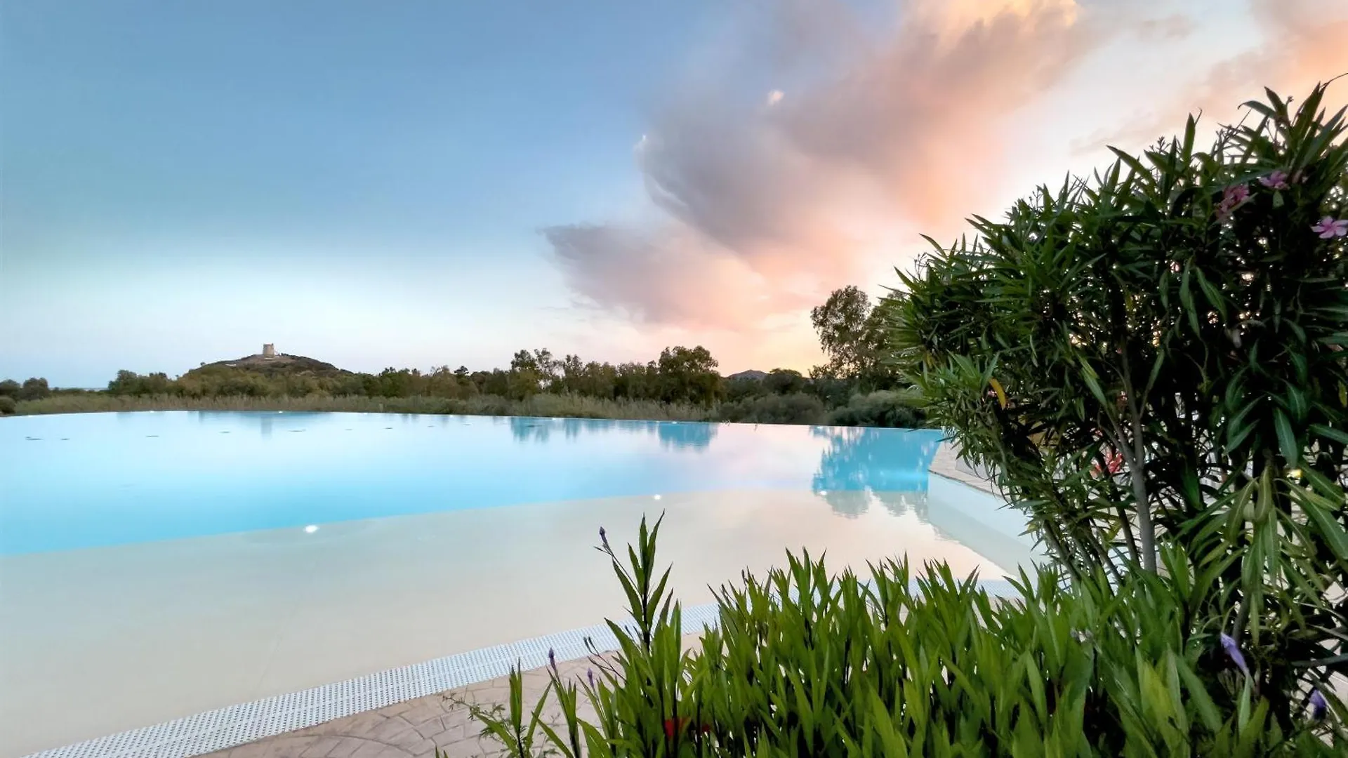 Hotel Veridia Resort Sardinia, A Member Of Radisson Individuals (Adults Only) Chia